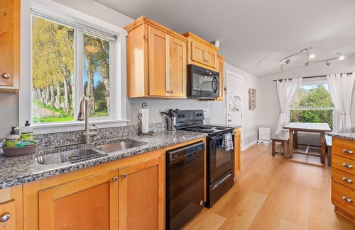 Friday Harbor House | Unique Waterfront Beach House, 1 mile from Friday Harbor
