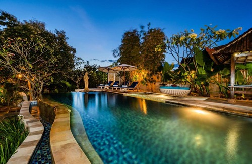 Mushroom Bay Cottage | Unique Wooden Cottage in Lembongan, Only Minutes Away from Beach on Bike