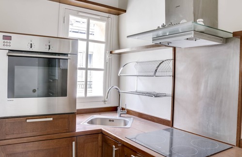 Quartier Sainte-Avoye Apartment | Unit 007 Marais Pompidou 1 bedroom 5 pax