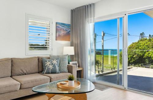 Point Arkwright Apartment | Unit 2 Beach Gallery