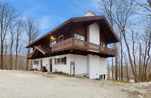 Killington House | Unit 2 - Retro Ski Chalet
