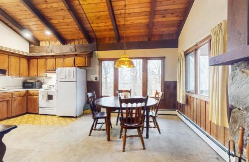 Killington House | Unit 2 - Retro Ski Chalet