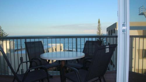Caloundra Apartment | Unit 5 Sanctuary Shores, Kings Beach - Free Wifi!