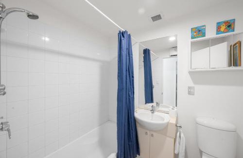 Waikawa Bay Apartment | Unit 8 Waterfront Holiday Home