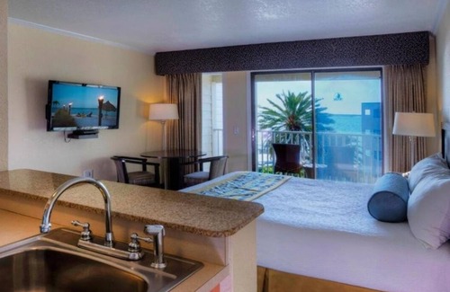 Rocky Point Hotel | Unit w/Pool View Balcony! Outdoor Pool, Parking, Near Tampa Bay History Center!