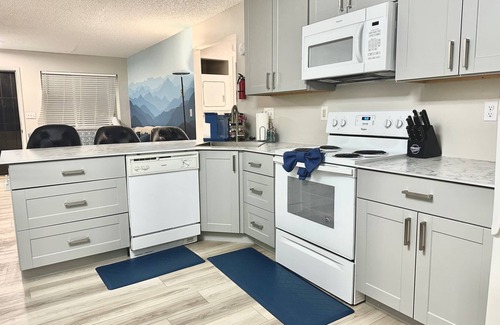 Cimarron Hills Apartment | UnitC/CoffeeBar/NearBase/NearAirport/PerfectForMilitaryFamilies