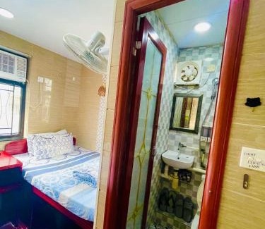 Tsim Sha Tsui House | United Co-Operate Guest House (7/F)