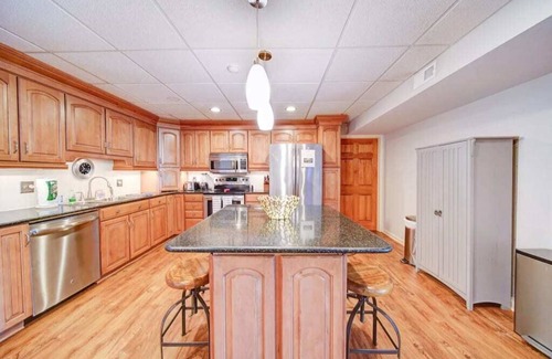 Bowling Green House | UNMATCHED Lake Vibes + Private Beach +BOAT Option +Watersports +Spacious 5BR/4BA