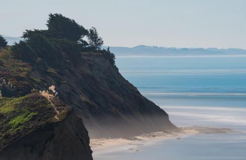 Moss Beach House | Unmatched Ocean Beach and Mountain Views Family-Friendly Retreat