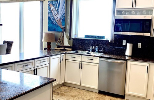 Navarre Beach Condo | Unobstructed Panoramic Views of Aqua-marine Waters & Sugar-white Gulf Beaches