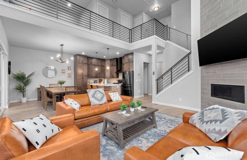 Deer Mountain House | Unparalleled luxury condo nestled with views of both Jordanelle Reservoir & Deer Valley