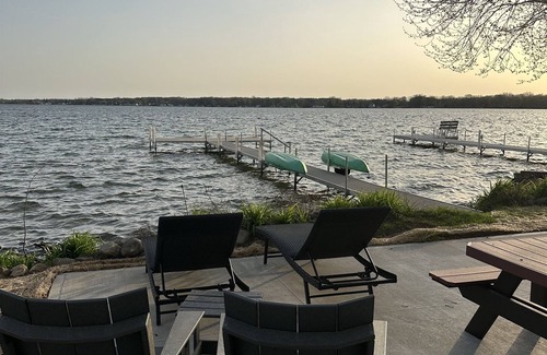 Duck Lake House | Unplug at our peaceful lake retreat