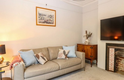 Norwich Cottage | UNTHANK COTTAGE, pet friendly, character holiday cottage in Norwich