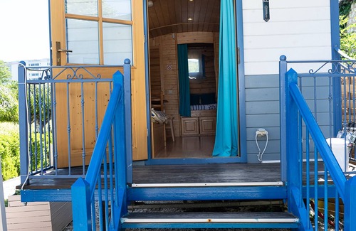 Villers-Allerand Cottage | Unusual accommodation Roulotte Les Bichottes, All comfort