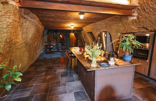 Doue-la-Fontaine Apartment | Unusual Getaway in a Troglodyte Home