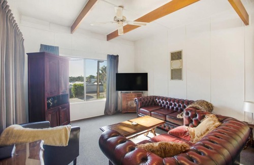 Riverglades House | Unwind at Riverglades Murray Bridge