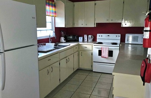 Estate Strawberry Hill House | Unwind at this peaceful, centrally located, 2 bed/2 bath tropical oasis.