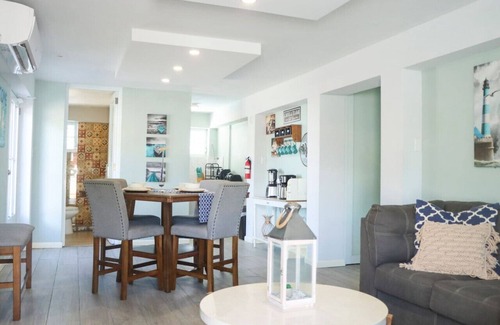 El Combate Apartment | Unwind by the Pool, 2mins to Combate Beach