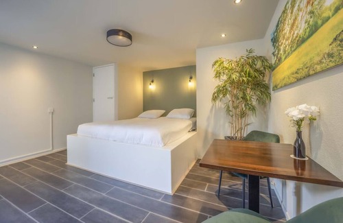 Waalwijk Hotel | Unwind & Explore: Perfect Family Retreat near Beekse Bergen Zoo