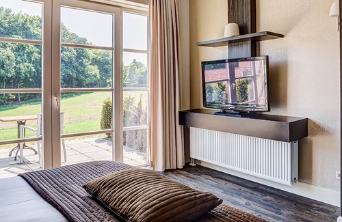 Berg en Dal Hotel | Unwind in Luxury Room! Close to Sanadome Thermal Baths