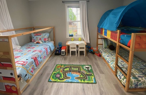 Brockton House | Unwind in our Cozy Brockton Oasis