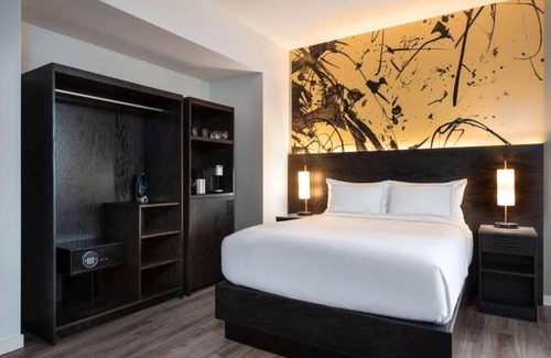 Central Area Hotel | Unwind in Style and Comfort! Pet-friendly Property, Onsite Parking!