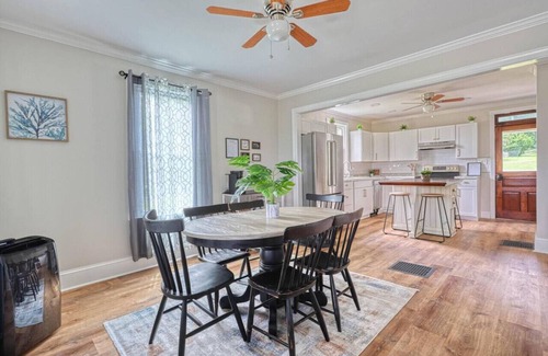 Mechanicsburg House | Unwind in the peace & tranquility of the countryside while still being close to amazing attractions