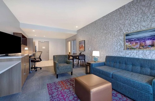 Centennial Hills Hotel | Unwind in Vegas Style! Outdoor Pool, Free Breakfast, Pet-friendly!