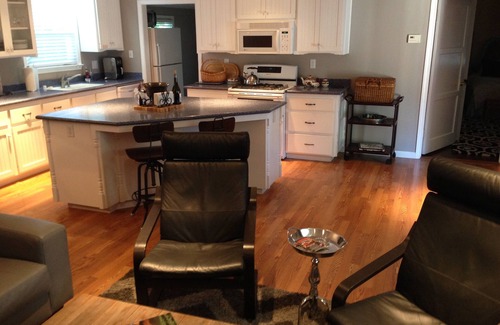 Paso Robles House | Unwind W/A Bottle Of Wine At 8th And Vine. Just 4 Blocks To Downtown Paso!