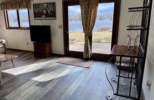 Loretto House | UP Lake Home with access to 3 lakes - fish, swim, relax!