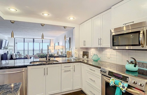 Fort Myers Beach Condo | UP TO 30% DISCOUNT ON REGULAR RATES!! MODERN OCEAN AND SAND BEACH FRONT!