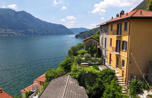 Moltrasio House | Up & Up - by MyHomeInComo