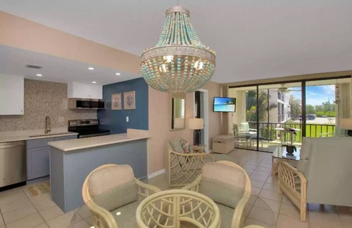 Marathon Condo | Updated 2/2 Condo on the Ocean with Private Beach and Pool