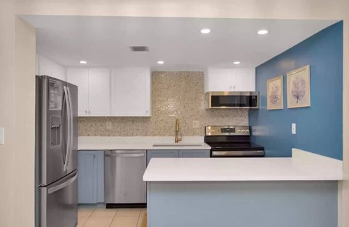 Marathon Condo | Updated 2/2 Condo on the Ocean with Private Beach and Pool