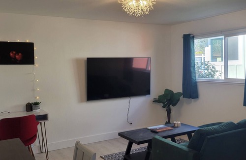 Napa House | Updated 2bd house in quiet neighborhood