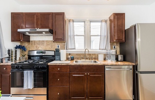 Vauxhall Apartment | Updated 2Bed apt. close to NYC