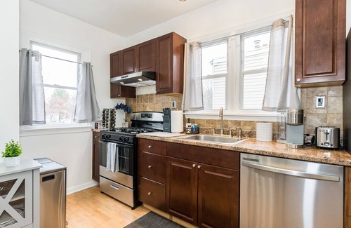 Vauxhall Apartment | Updated 2Bed apt. close to NYC