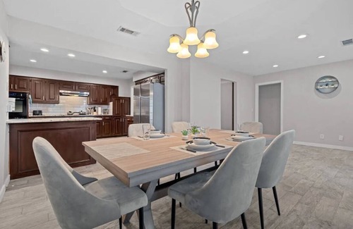 Allen House | Updated 4 BR 2 BA Spacious Home in the Heart of Allen