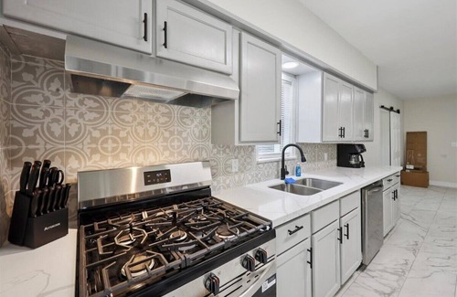 Bridge City House | Updated 5 bedroom home in Bridge City