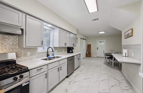 Bridge City House | Updated 5 bedroom home in Bridge City