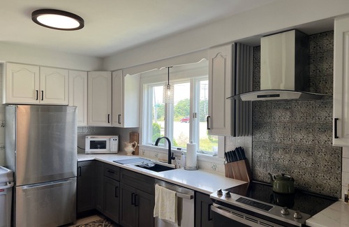 Westerly Cottage | Updated '50's Cottage 5 mins to the beach with indoor and outdoor entertainment!