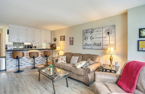 Elliot Park Condo | Updated Apt in Dtwn Minneapolis w/Pool Access!