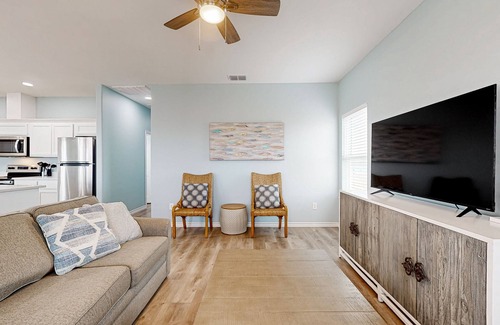 Aransas Pass House | Updated beach house with a furnished deck, washer/dryer, central AC, & gas grill