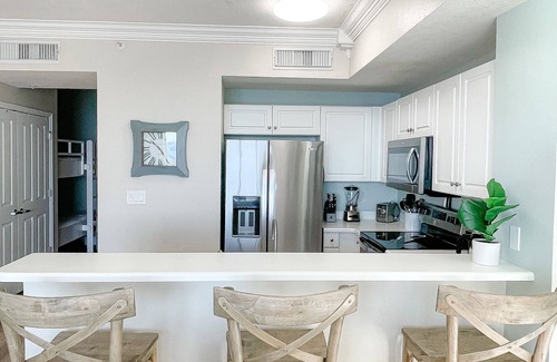 Miramar Beach Condo | 🏝Updated BEACHFRONT Condo - Beach Chair Service Included (Mar-Oct) Sleeps 6!🏖