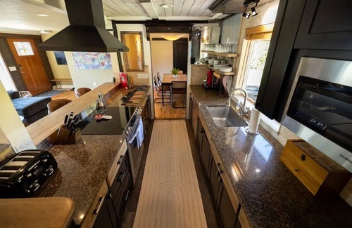 Hillwood House | Updated Beautiful 4 bedroom home.