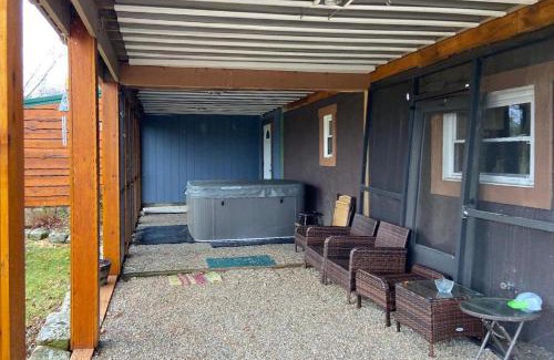 Nashport House | Updated Buckeye Lake Retreat with Game Room!