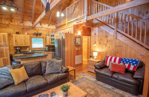 West Jefferson House | Updated Cabin Mins from Downtown West Jefferson- Hot Tub, Porches, Dogs OK