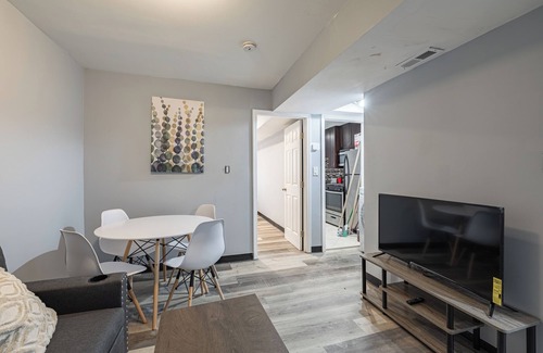 Washington Apartment | Updated Cozy 2BR Apartment in DC