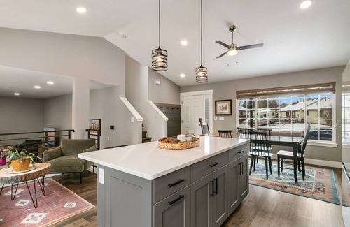 Windsor House | Updated Cozy Modern Getaway