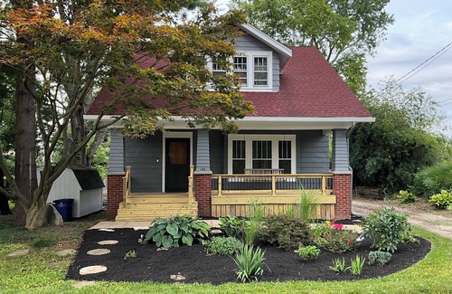 Westerville House | Updated Craftsman home, quiet setting, porch swing overlooking Old Town Park.